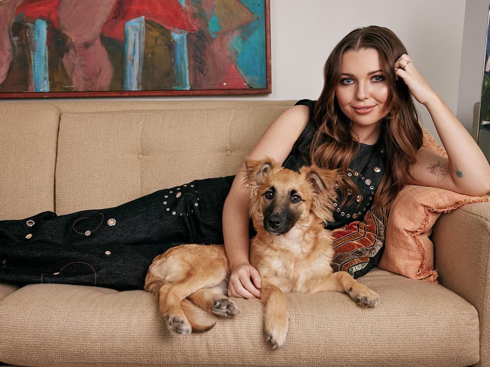 “Yellowjackets” Actress Samantha Hanratty’s Dogs Remind Her of the Show’s Characters