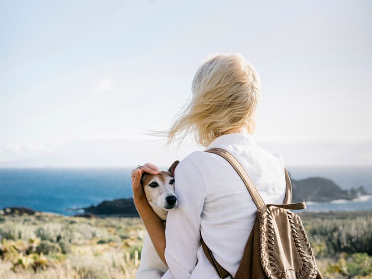 5 Science-Backed Ways to De-Stress Outdoors (Your Pet Is Invited)