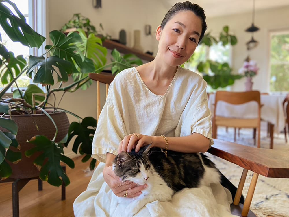 Momoko Suzuki’s Rescue Cat Enjoys The Finer Things